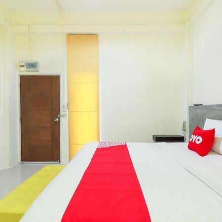 Oyo 412 7 Days Hotel Chiang Mai Exterior photo