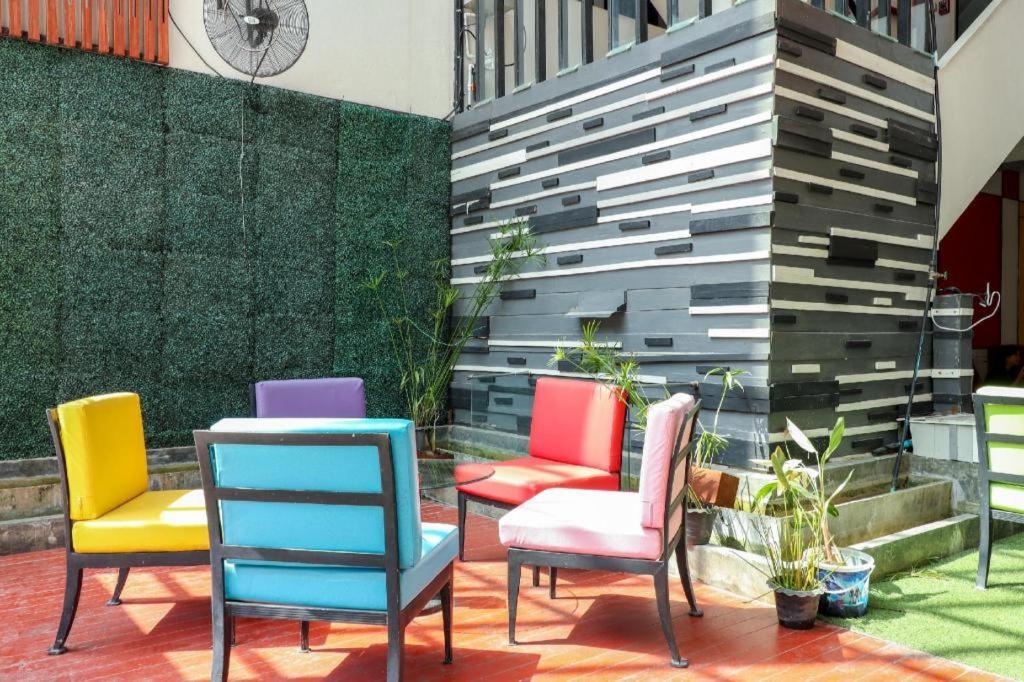 Oyo 412 7 Days Hotel Chiang Mai Exterior photo