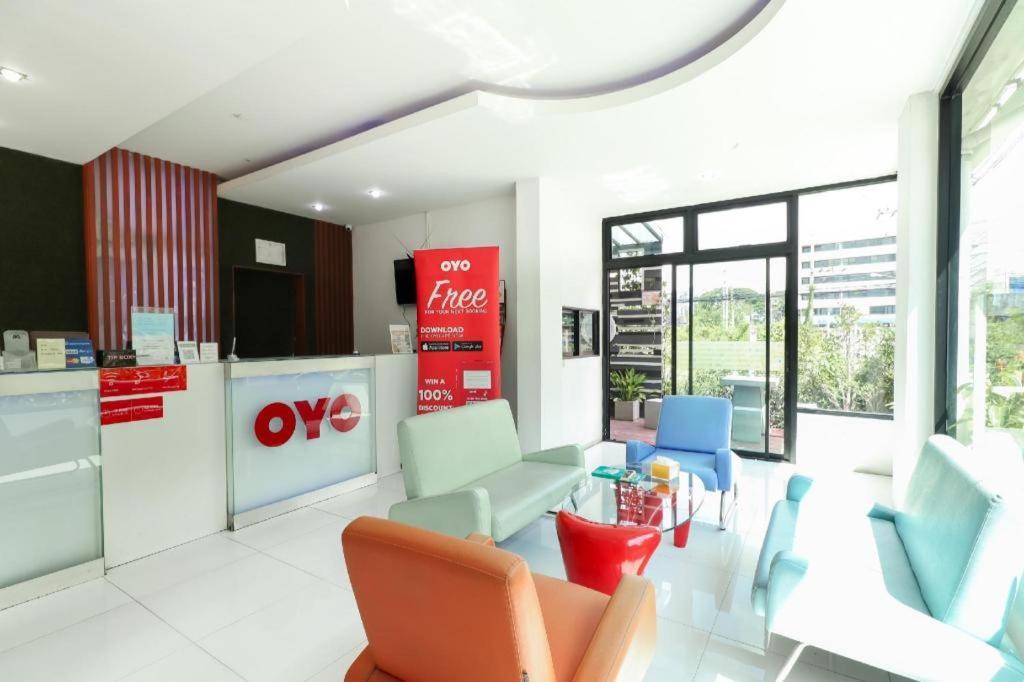 Oyo 412 7 Days Hotel Chiang Mai Exterior photo