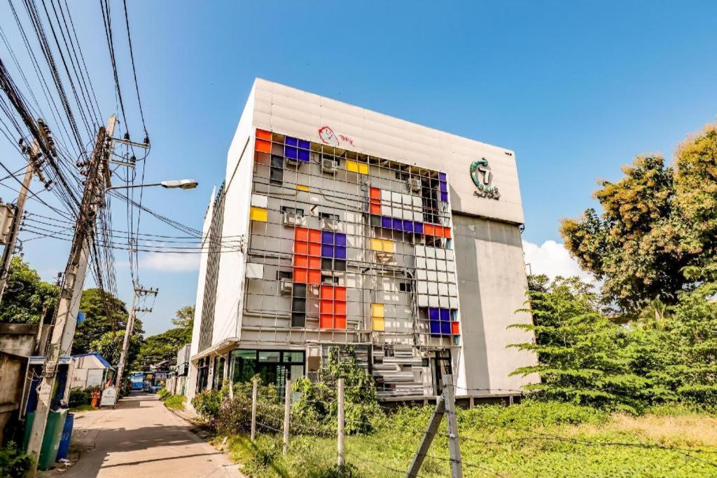 Oyo 412 7 Days Hotel Chiang Mai Exterior photo