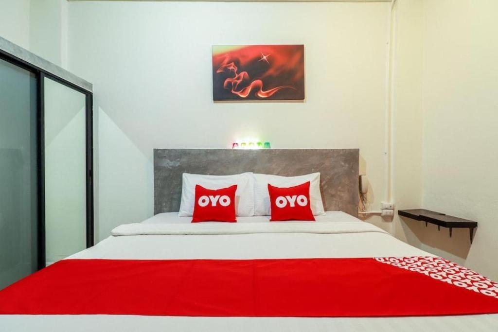 Oyo 412 7 Days Hotel Chiang Mai Exterior photo
