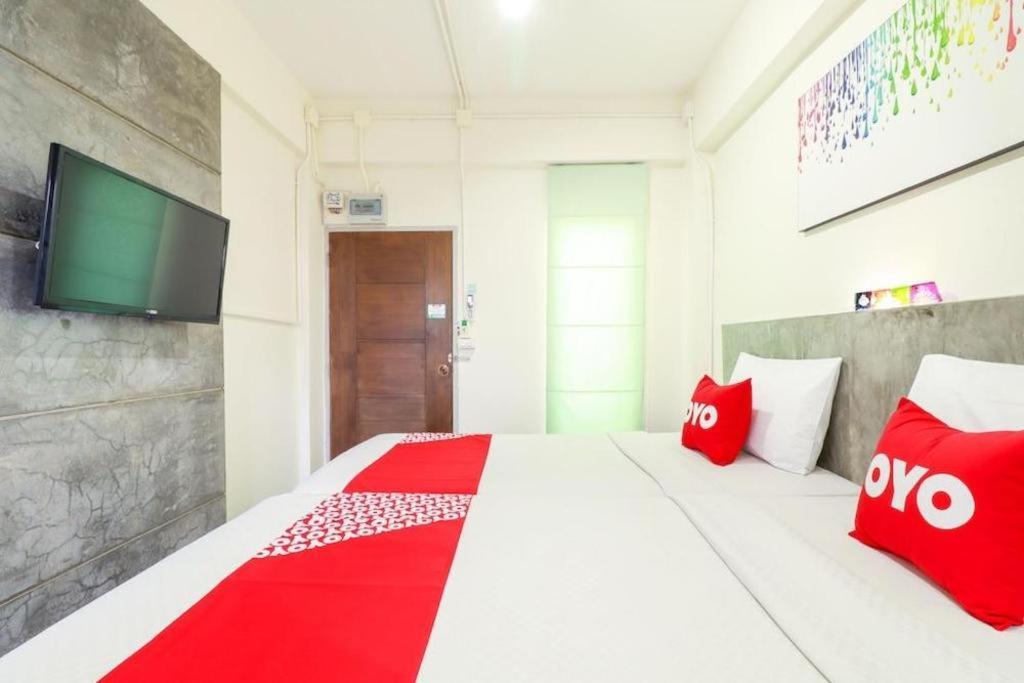 Oyo 412 7 Days Hotel Chiang Mai Exterior photo