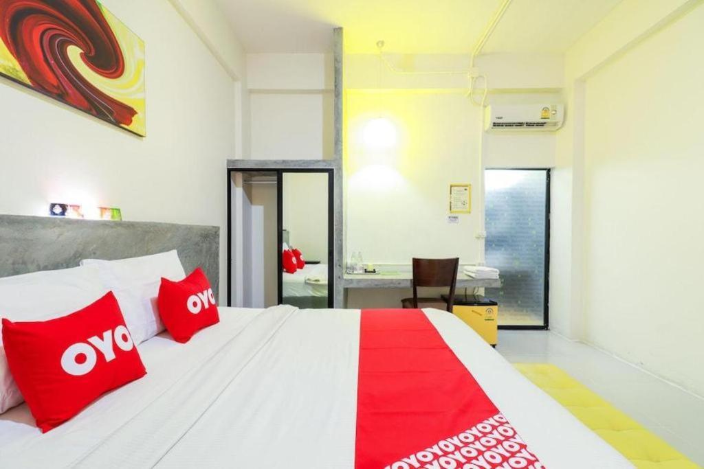 Oyo 412 7 Days Hotel Chiang Mai Exterior photo