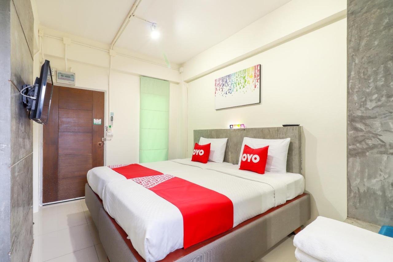 Oyo 412 7 Days Hotel Chiang Mai Exterior photo
