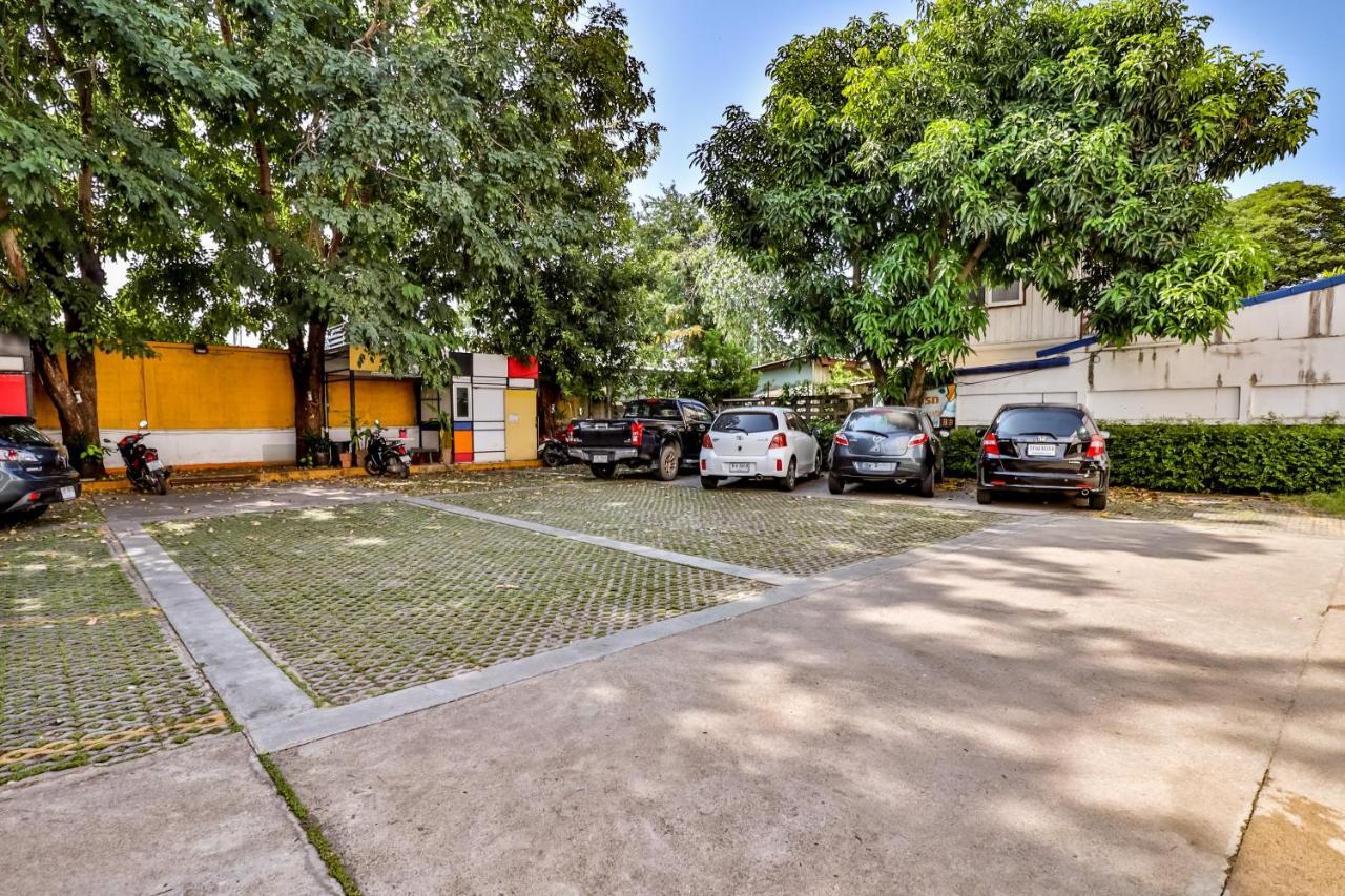 Oyo 412 7 Days Hotel Chiang Mai Exterior photo