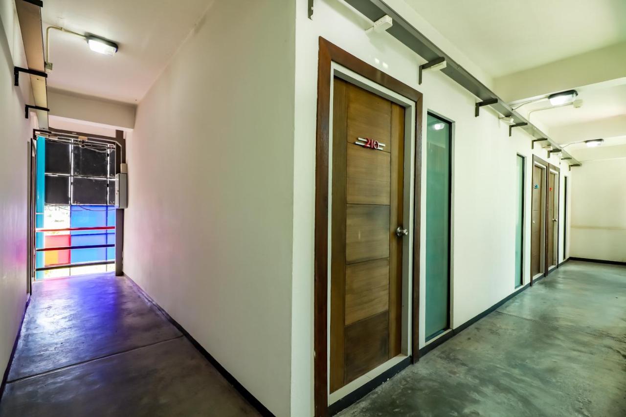 Oyo 412 7 Days Hotel Chiang Mai Exterior photo
