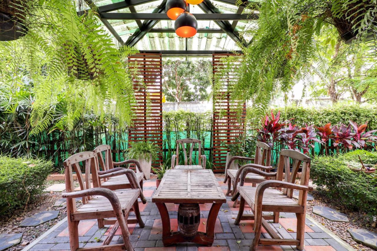 Oyo 412 7 Days Hotel Chiang Mai Exterior photo