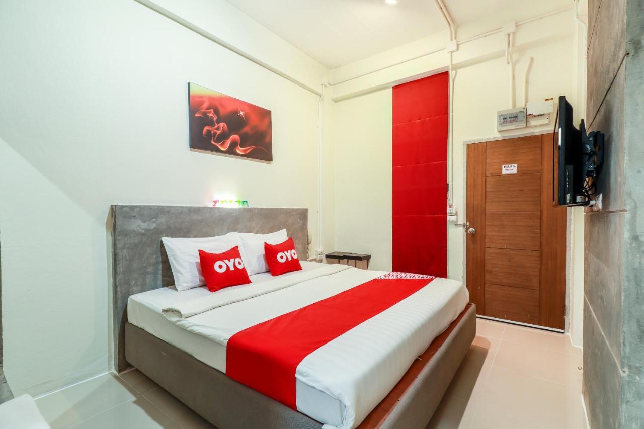 Oyo 412 7 Days Hotel Chiang Mai Exterior photo